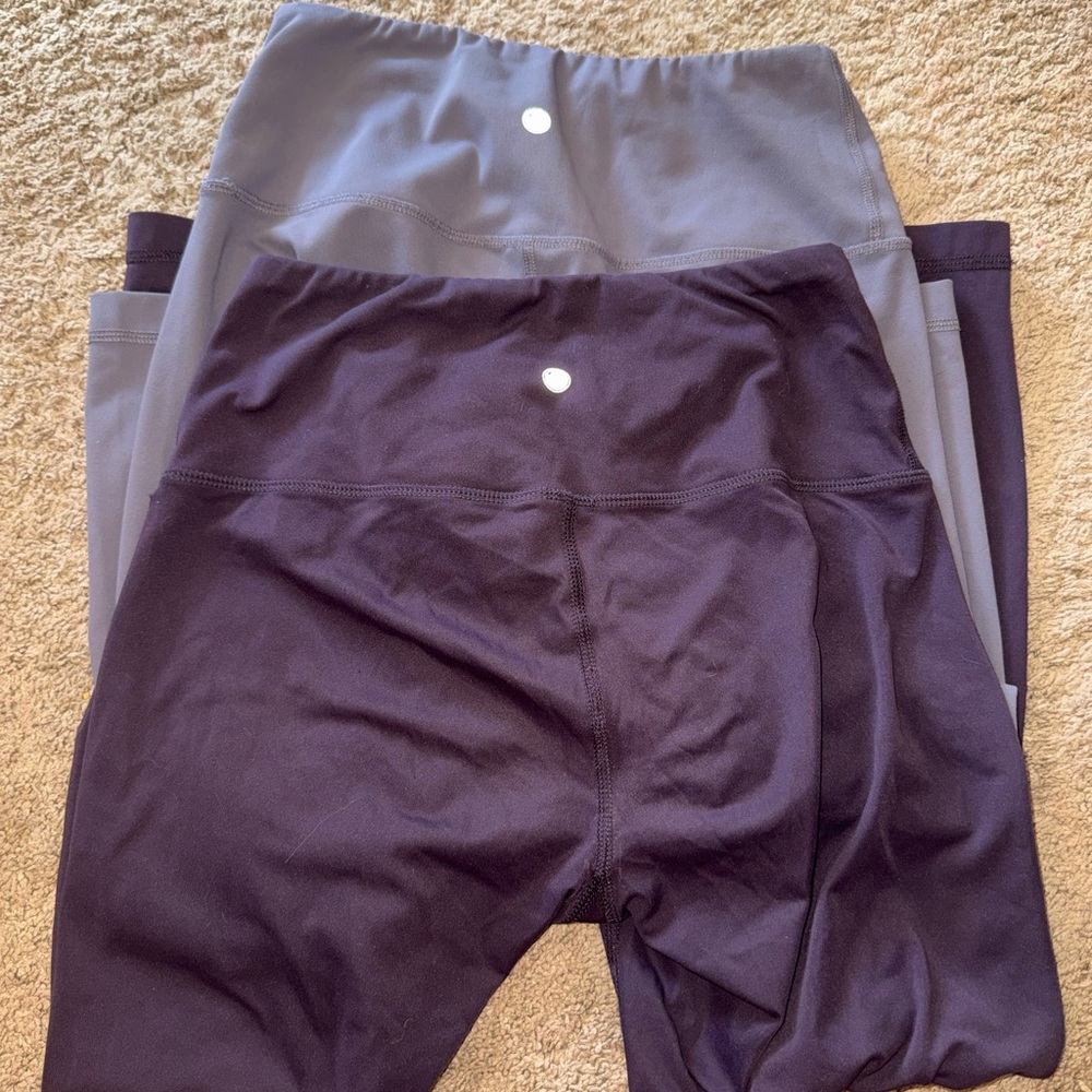 set of leggings